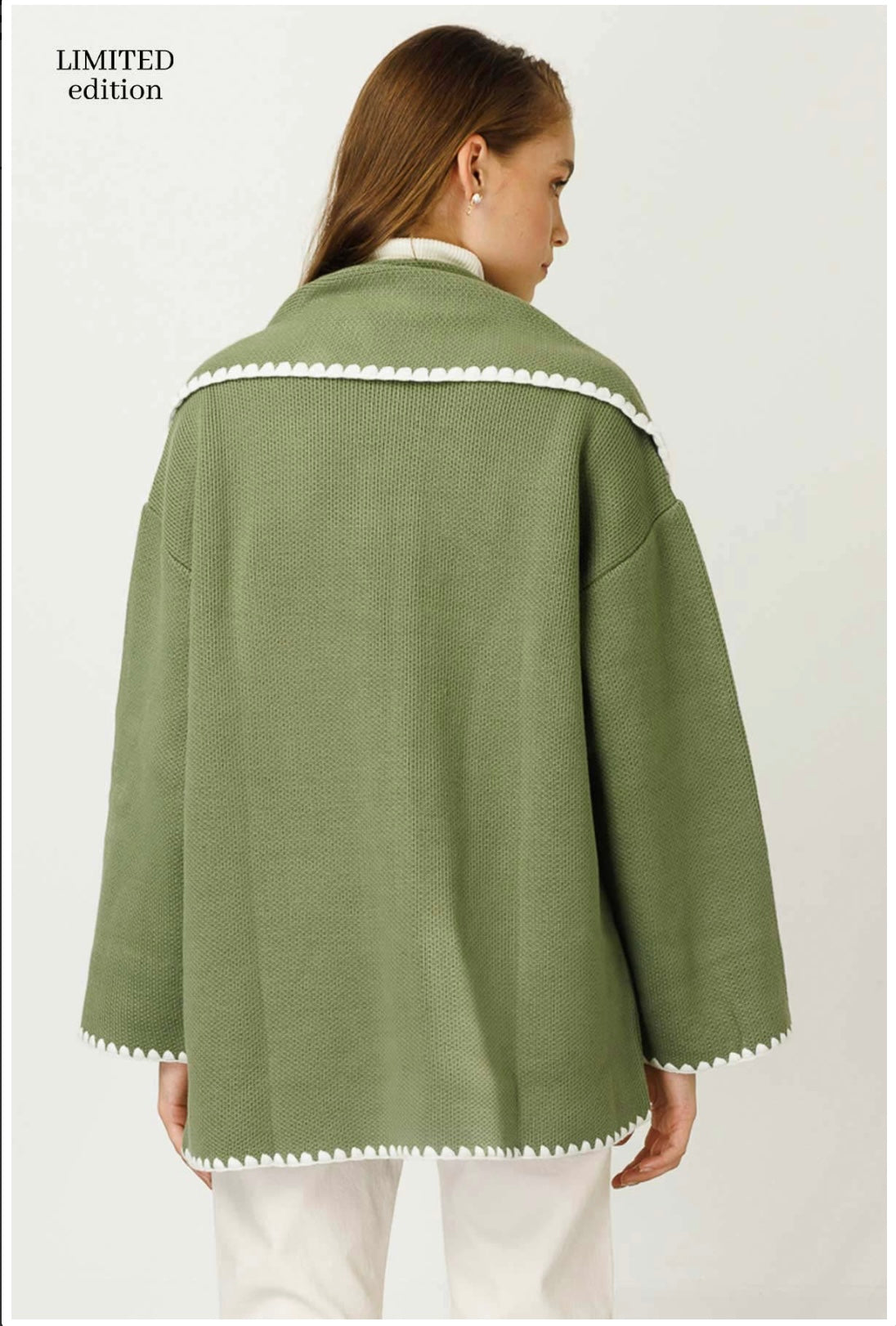 STRICKJACKE MIT SCHALKRAGENPASPEL