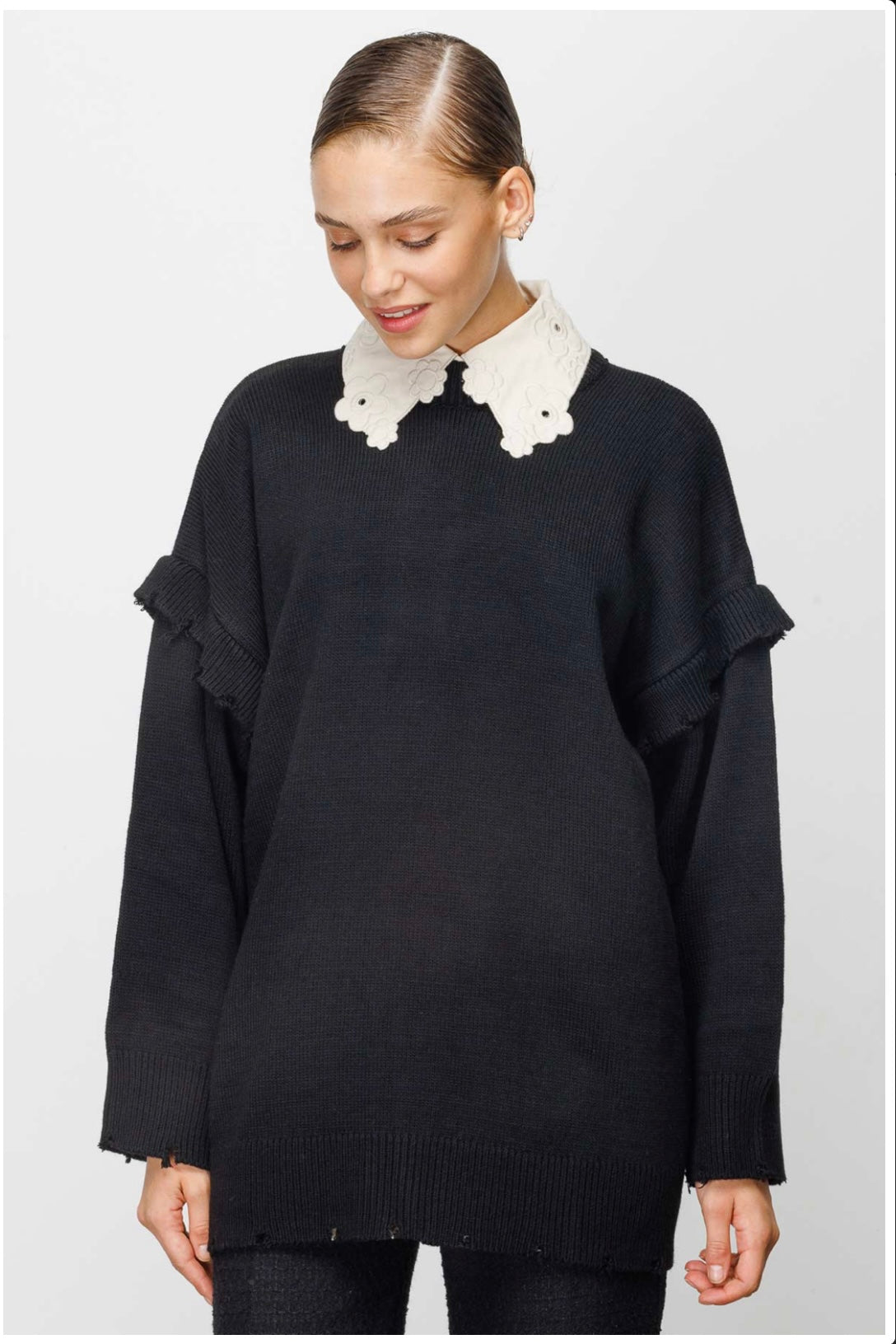 PULLOVER MIT ZERRISSENEM DETAIL