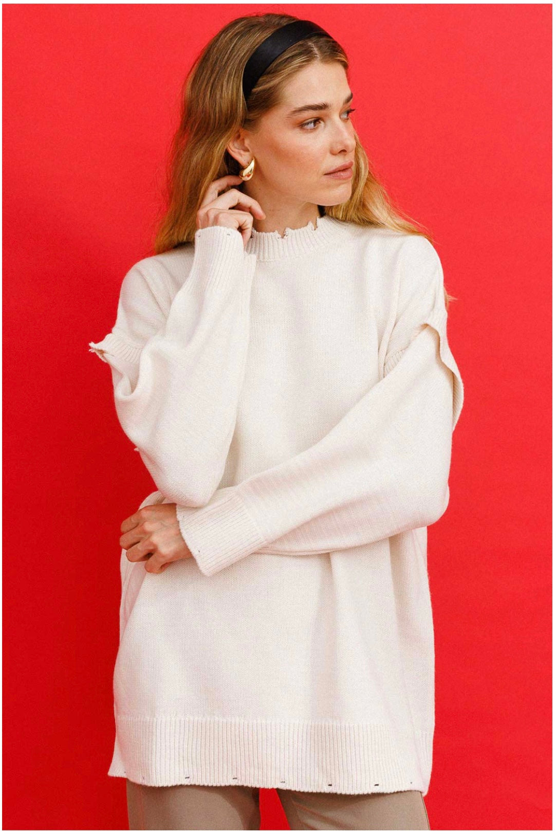 PULLOVER MIT ZERRISSENEM DETAIL
