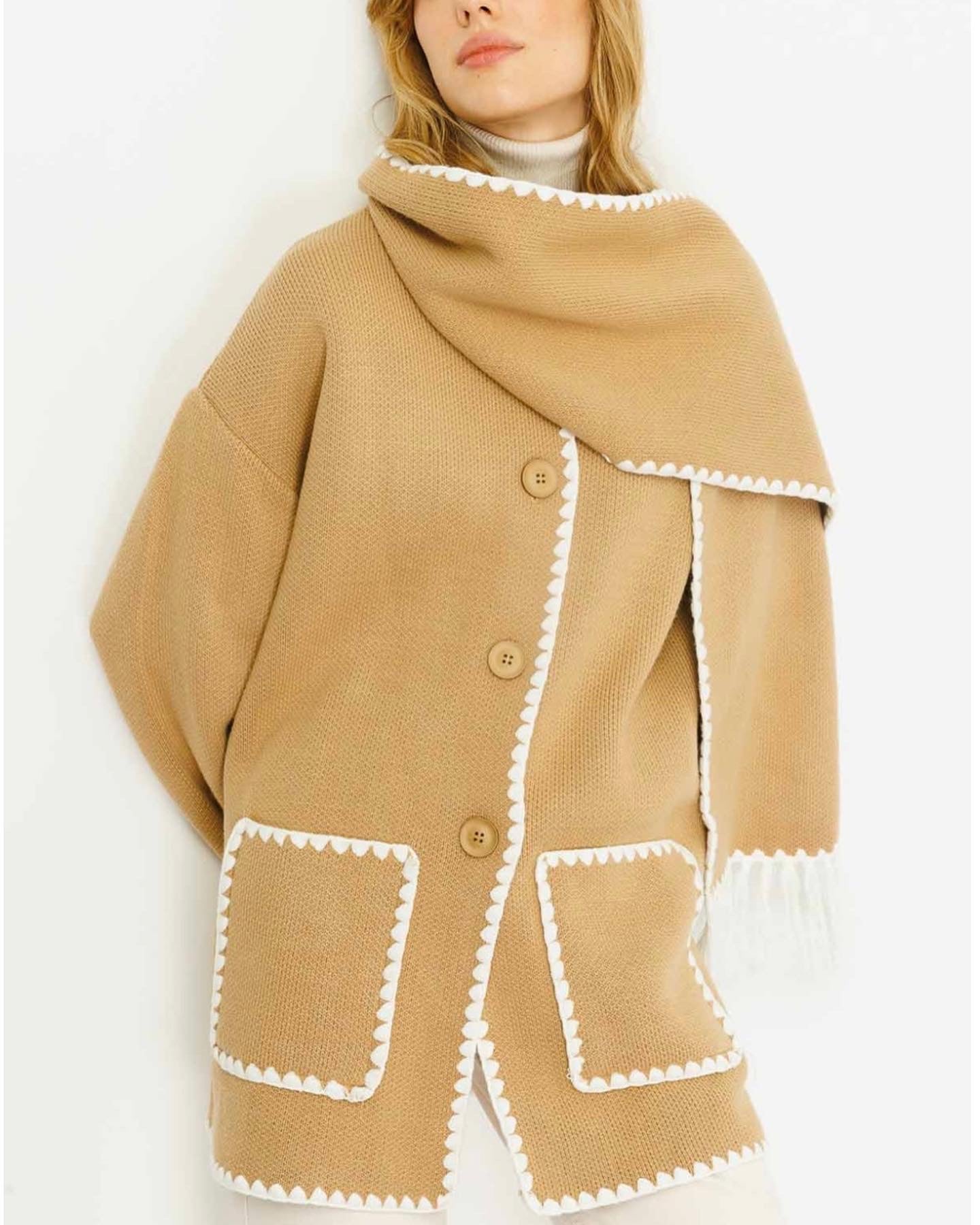 STRICKJACKE MIT SCHALKRAGENPASPEL