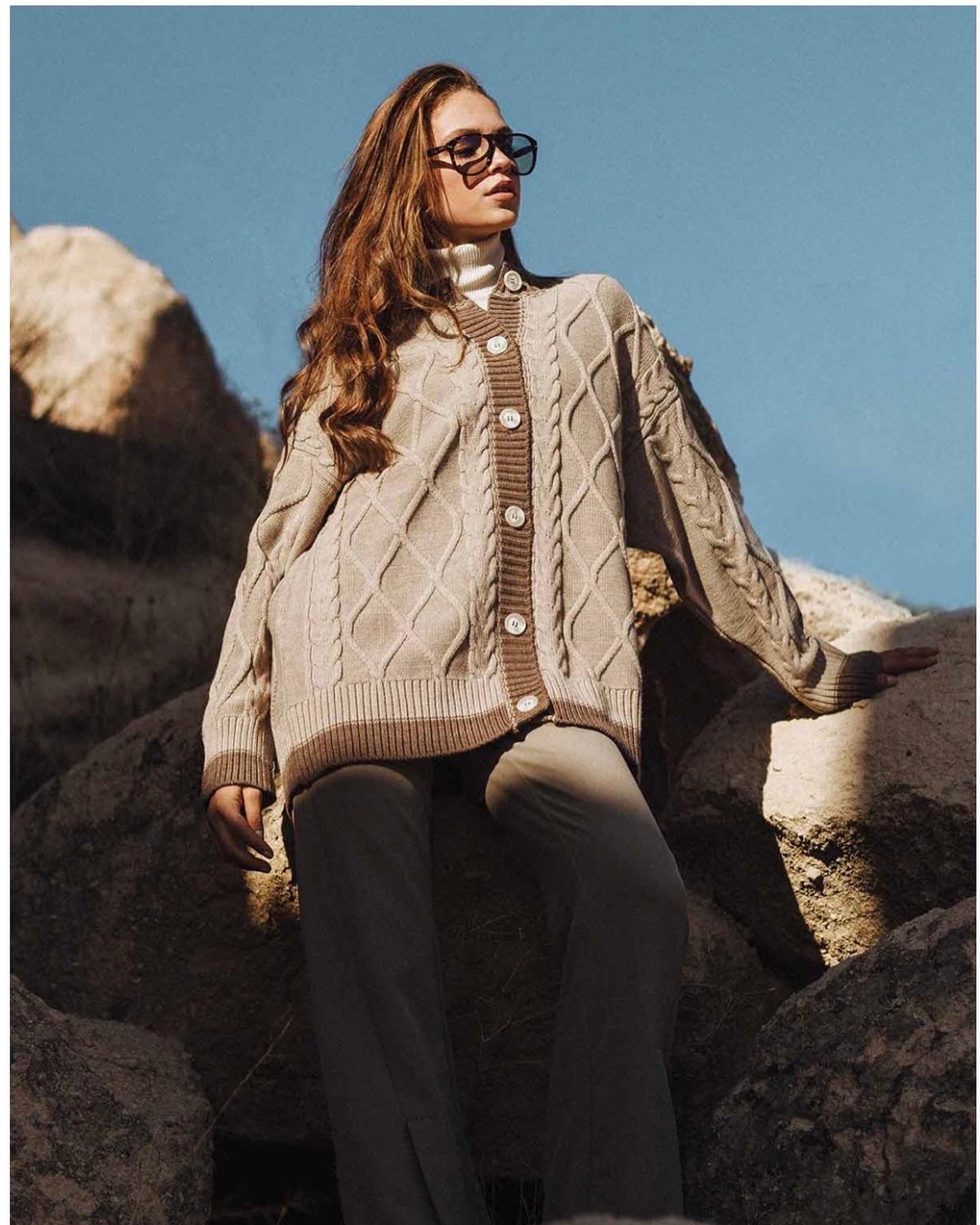GESTREIFTE HAAR-ZOPF-STRICKJACKE