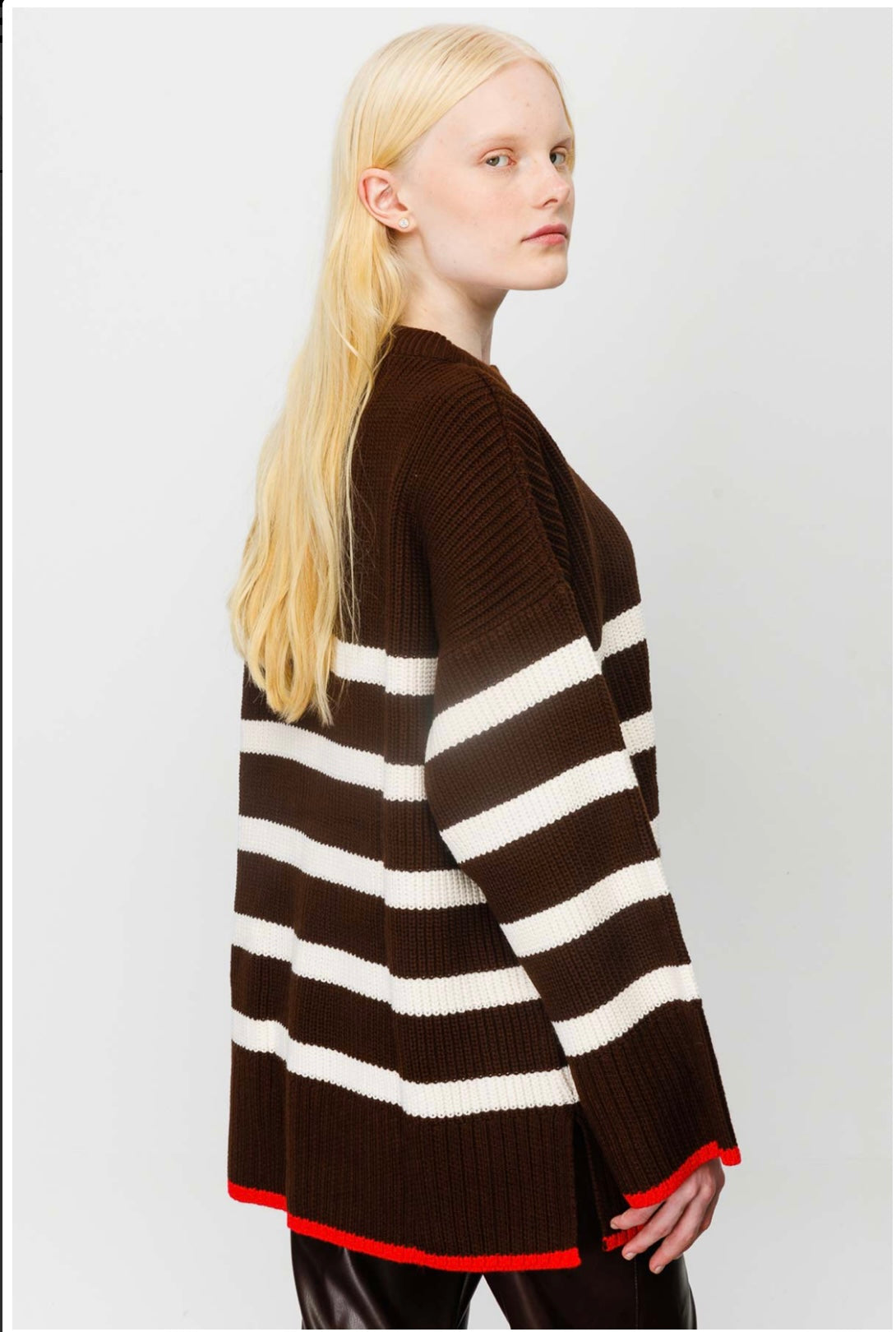 ELASTISCHER STRICKPULLOVER AUS WOLLE