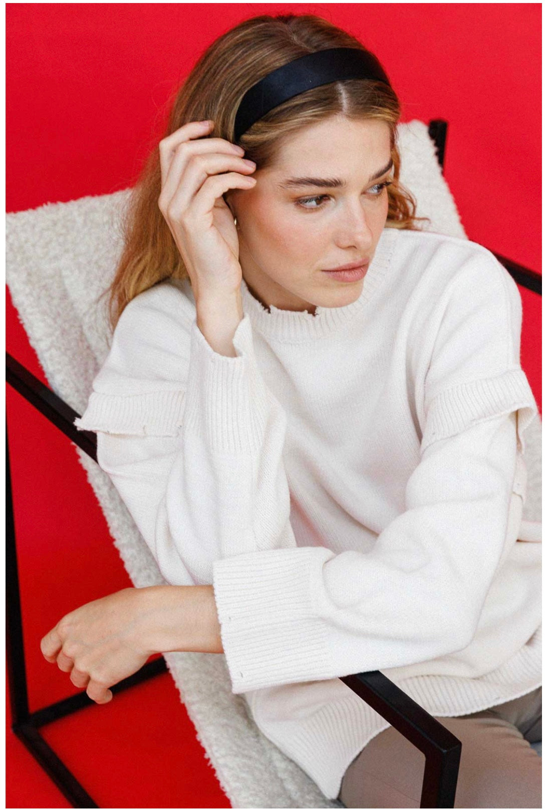 PULLOVER MIT ZERRISSENEM DETAIL