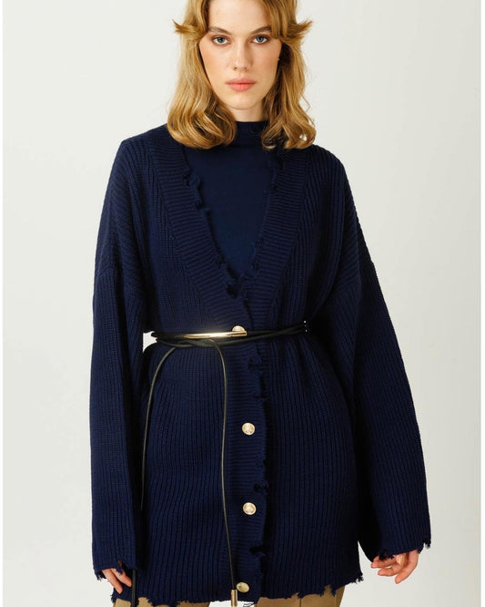ZERLUMPT AUSSEHENDE STRICKJACKE