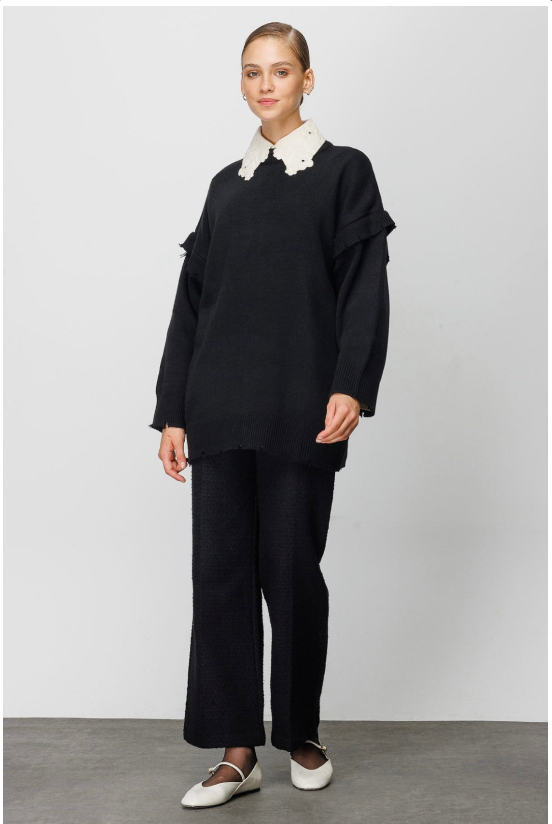 PULLOVER MIT ZERRISSENEM DETAIL