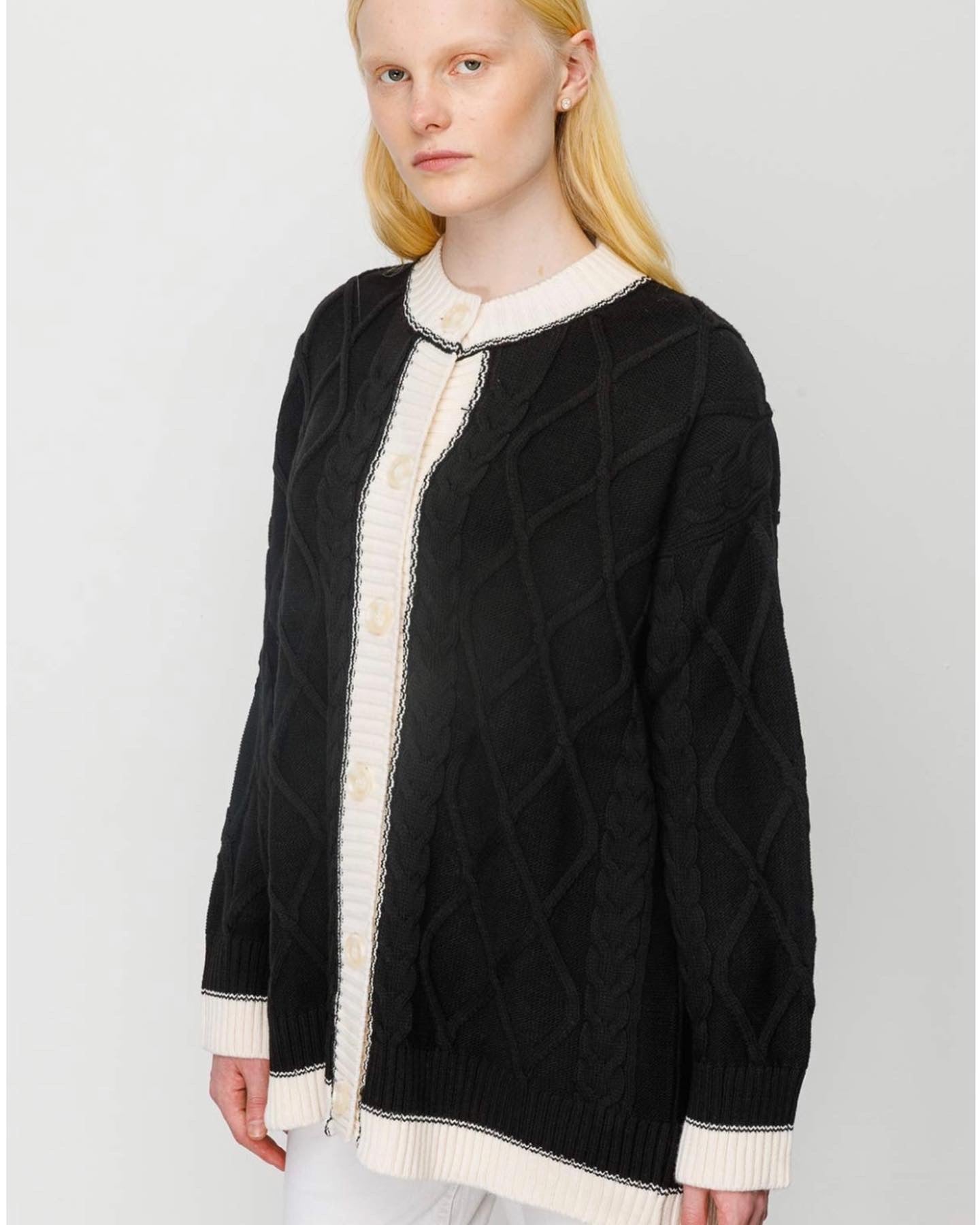 GESTREIFTE HAAR-ZOPF-STRICKJACKE