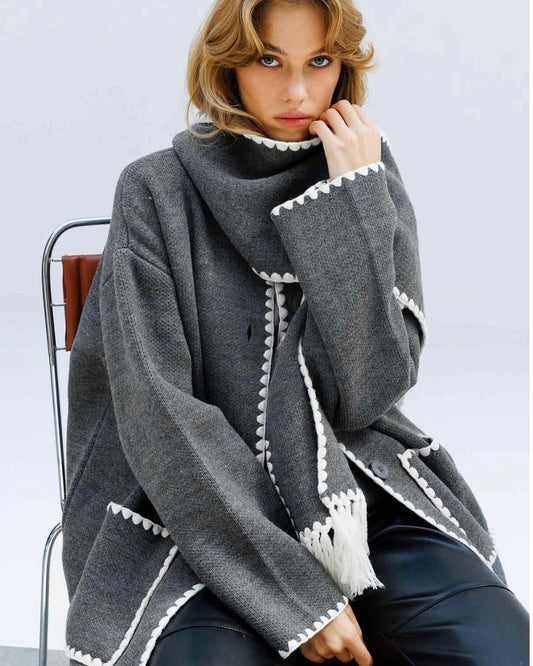 STRICKJACKE MIT SCHALKRAGENPASPEL