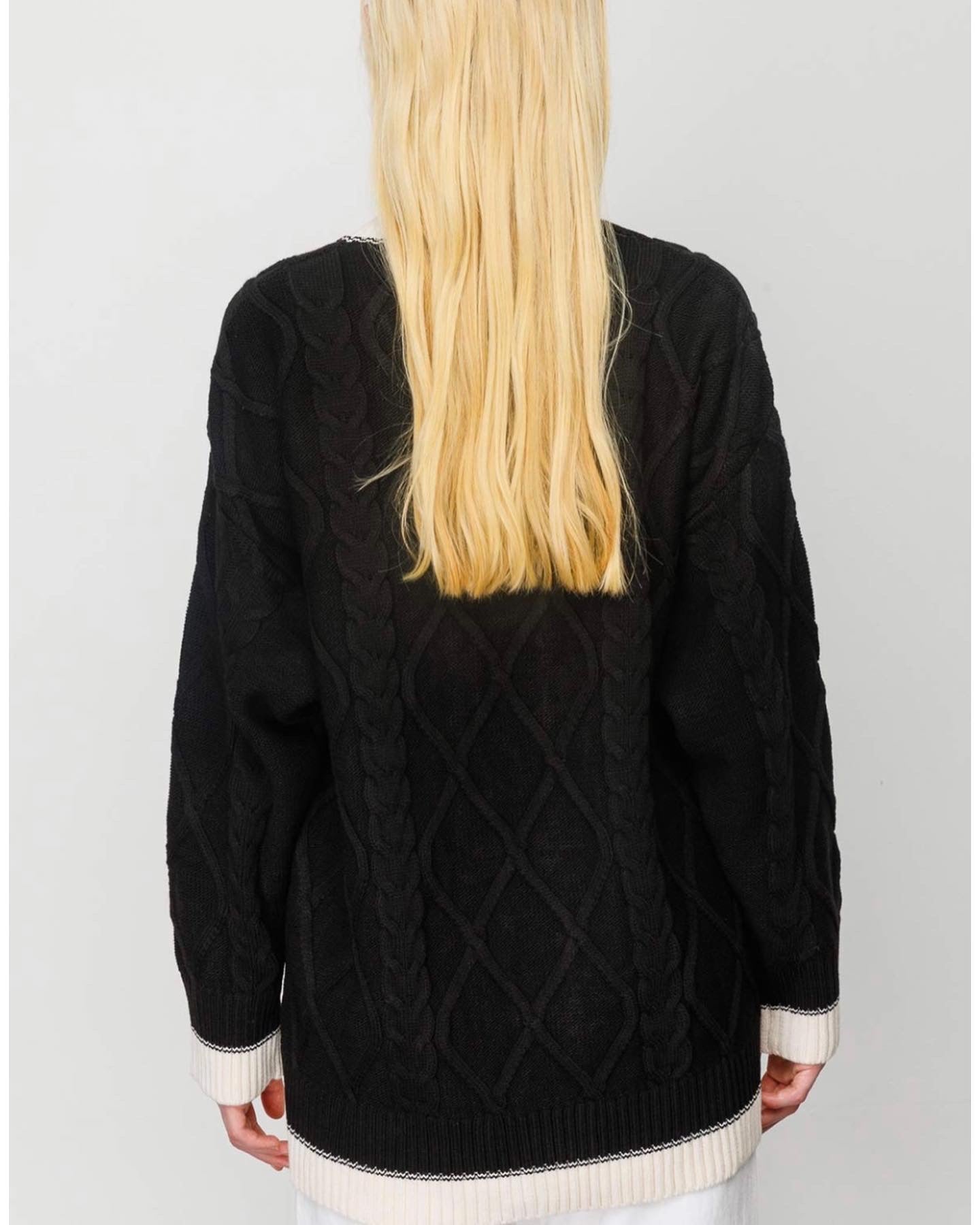 GESTREIFTE HAAR-ZOPF-STRICKJACKE